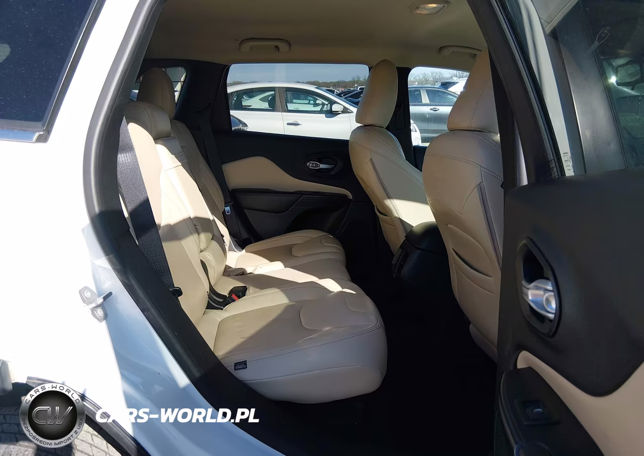 2016 Jeep Cherokee Latitude VIN:1C4PJLCS4GW363712 - 8