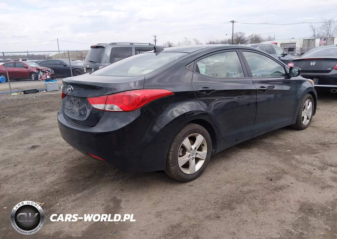 2011 Hyundai Elantra Gls VIN:5NPDH4AE7BH015838 - 4