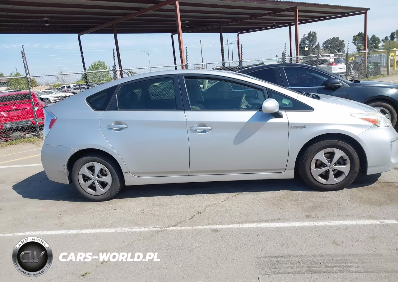 2014 Toyota Prius Three VIN:JTDKN3DU4E0358203 - 13
