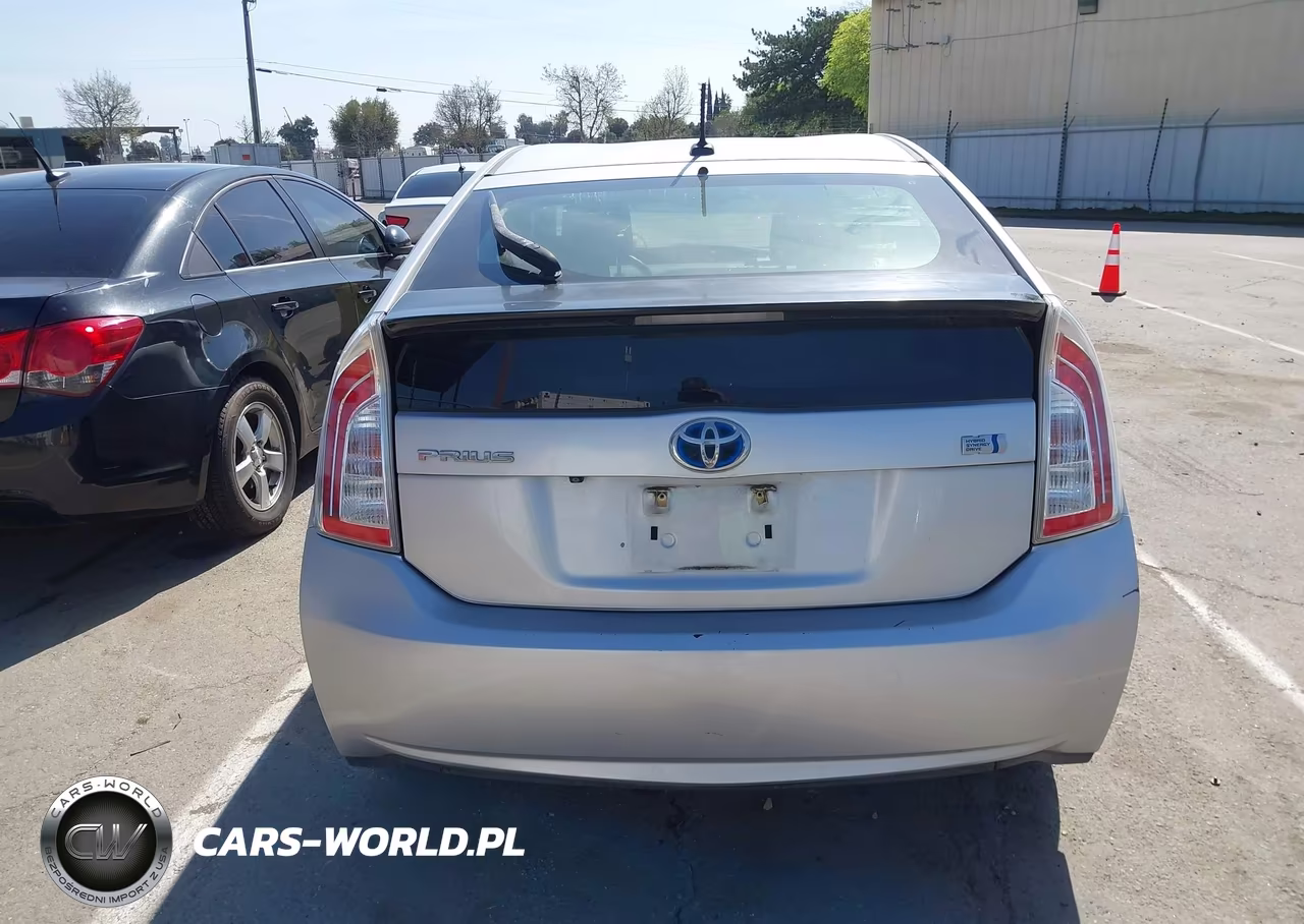 2014 Toyota Prius Three VIN:JTDKN3DU4E0358203 - 16