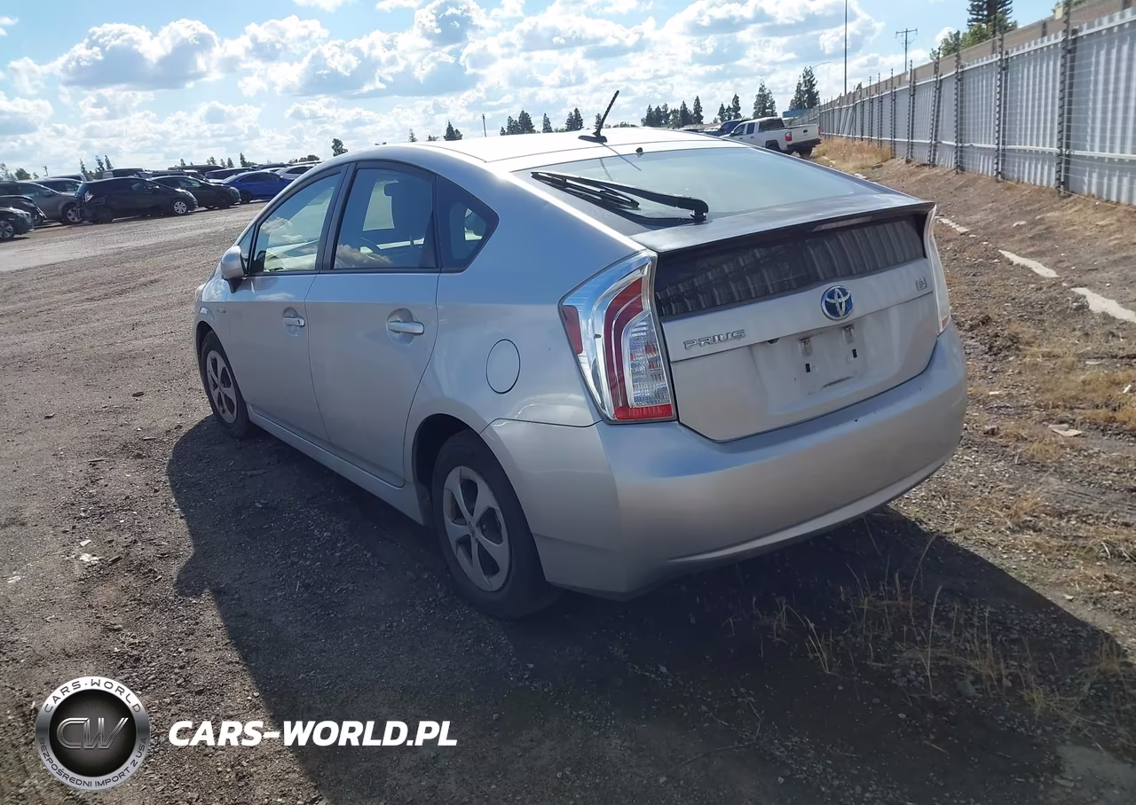 2014 Toyota Prius Three VIN:JTDKN3DU4E0358203 - 3