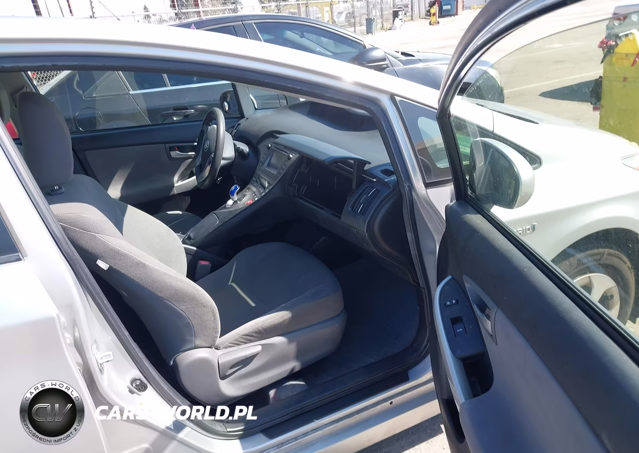 2014 Toyota Prius Three VIN:JTDKN3DU4E0358203 - 5