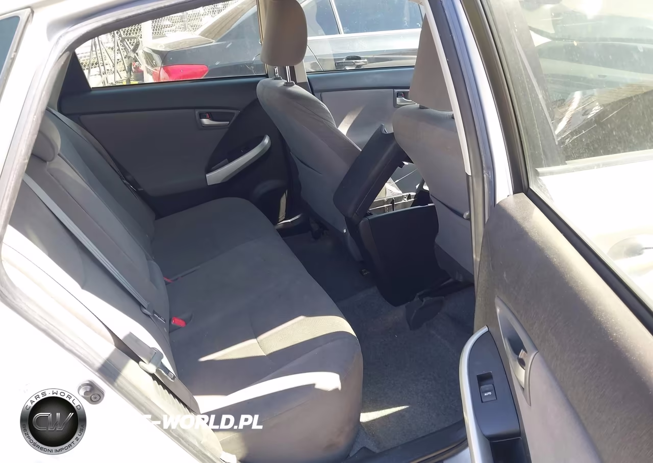 2014 Toyota Prius Three VIN:JTDKN3DU4E0358203 - 8