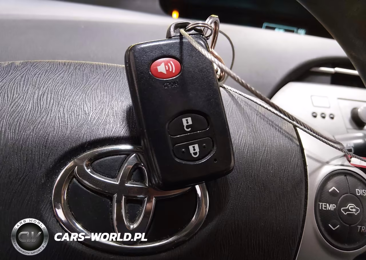 2013 Toyota Prius Two VIN:JTDKN3DU2D0344010 - 11