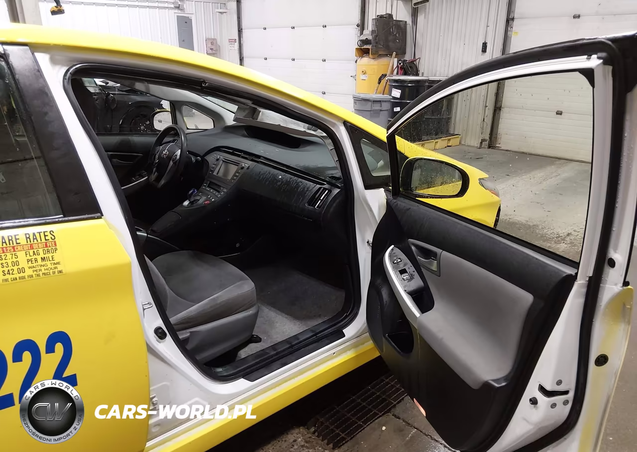 2013 Toyota Prius Two VIN:JTDKN3DU2D0344010 - 5