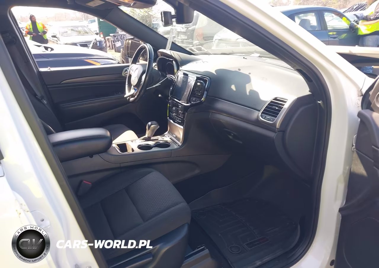 2019 Jeep Grand Cherokee Laredo E 4X4 VIN:1C4RJFAG8KC814756 - 5