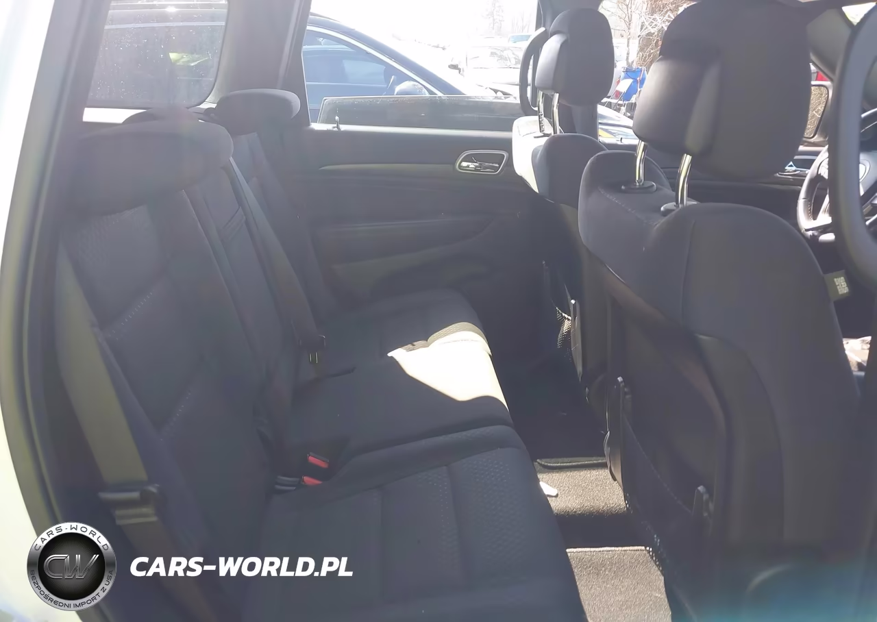 2019 Jeep Grand Cherokee Laredo E 4X4 VIN:1C4RJFAG8KC814756 - 8