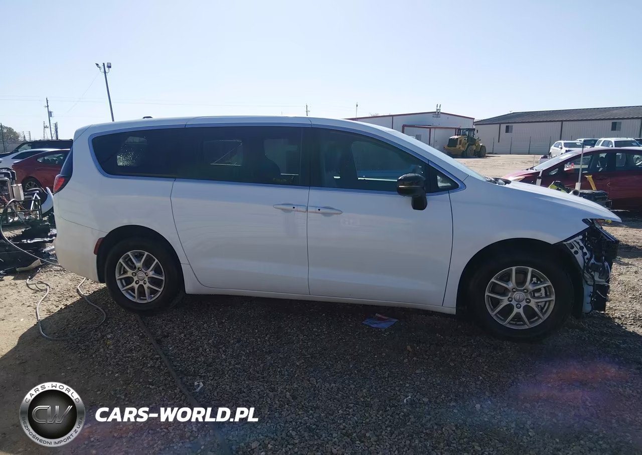 2025 Chrysler Voyager Lx VIN:2C4RC1CG3SR613977 - 13