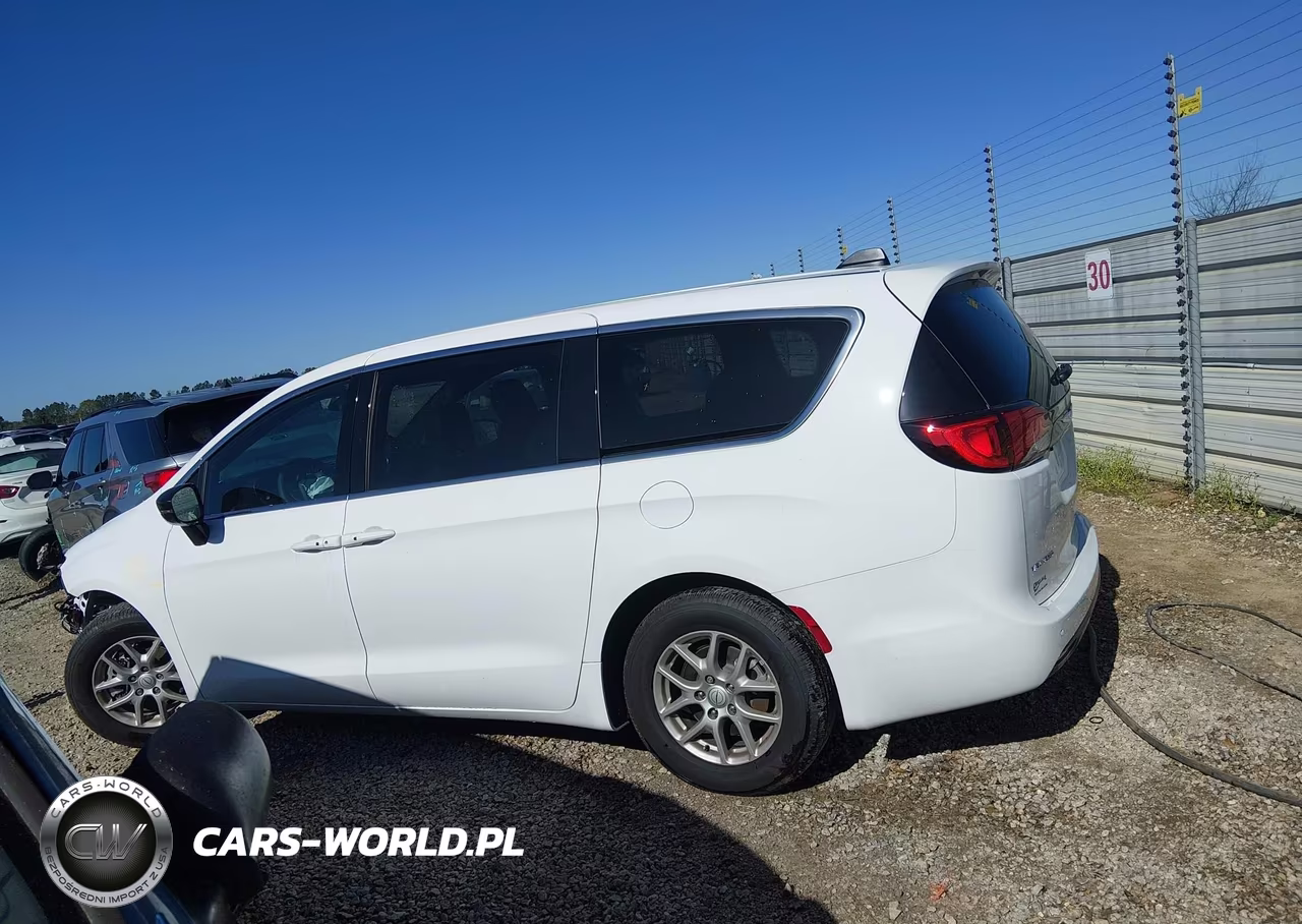 2025 Chrysler Voyager Lx VIN:2C4RC1CG3SR613977 - 14