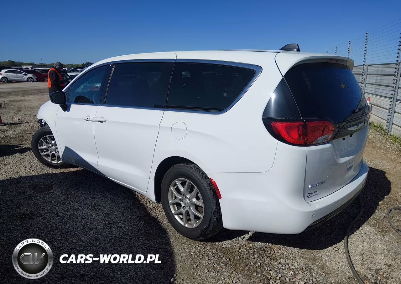 2025 Chrysler Voyager Lx VIN:2C4RC1CG3SR613977 - 3