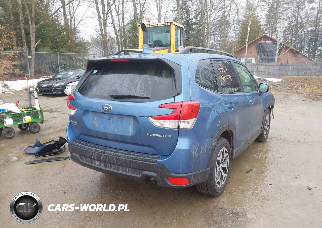 2022 Subaru Forester Premium VIN:JF2SKAEC4NH516643 - 4