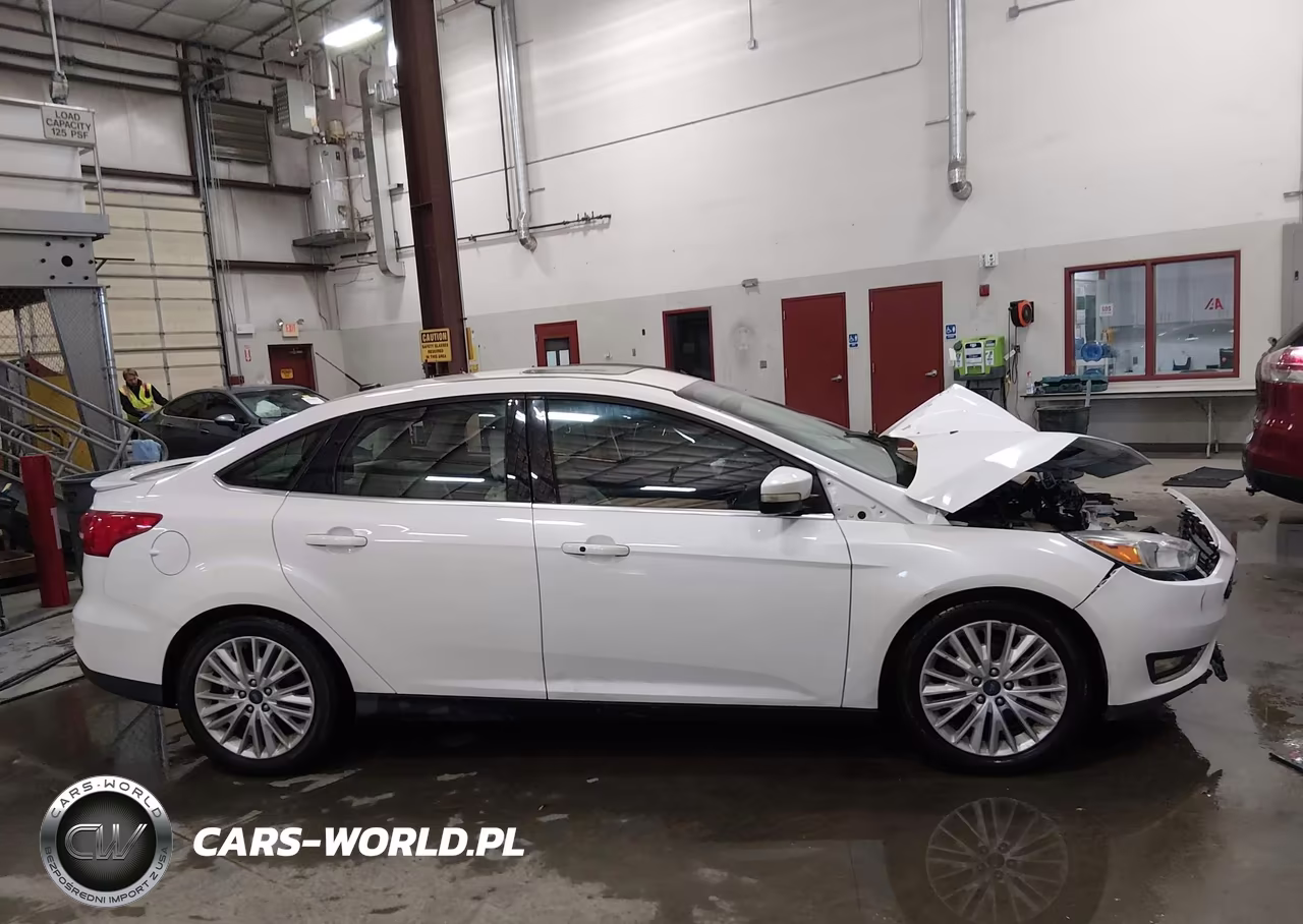 2018 Ford Focus Titanium VIN:1FADP3J28JL281128 - 14