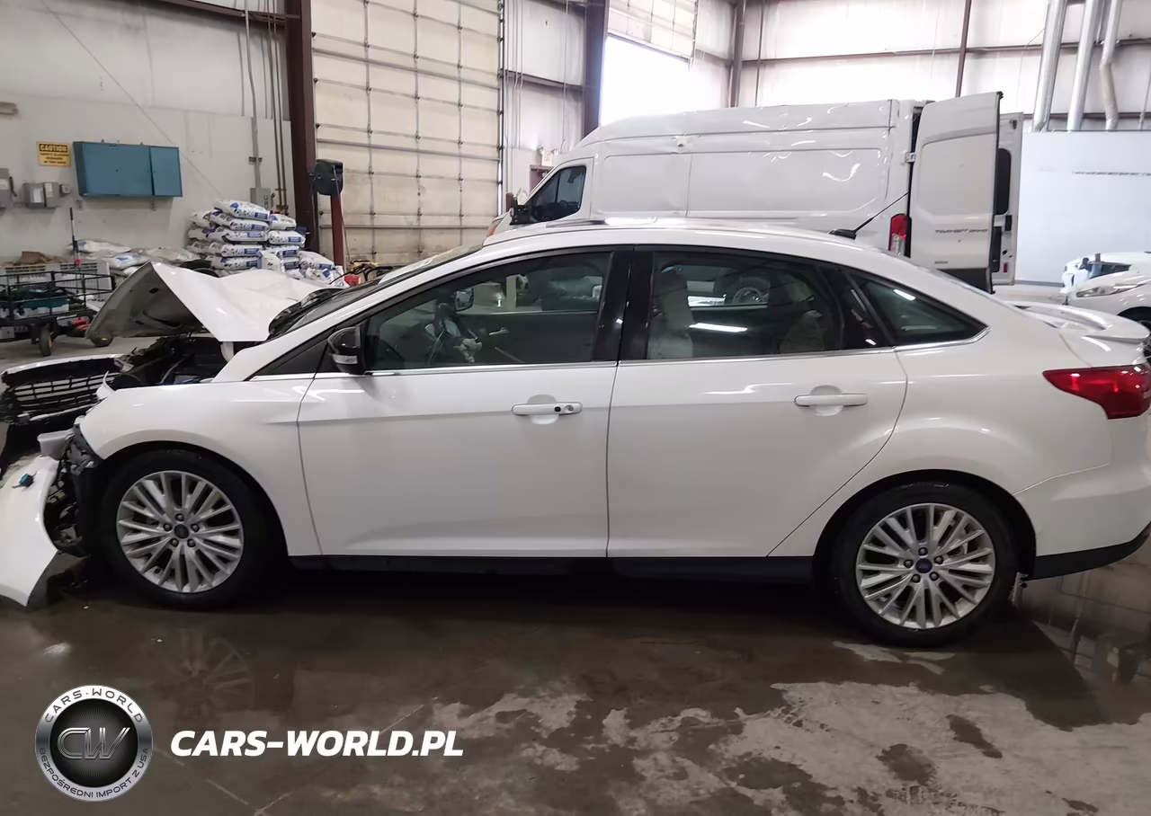 2018 Ford Focus Titanium VIN:1FADP3J28JL281128 - 15