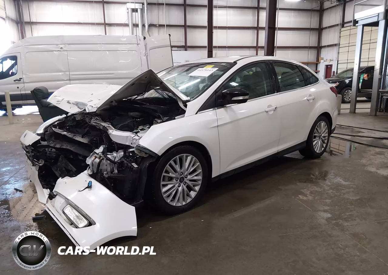 2018 Ford Focus Titanium VIN:1FADP3J28JL281128 - 2