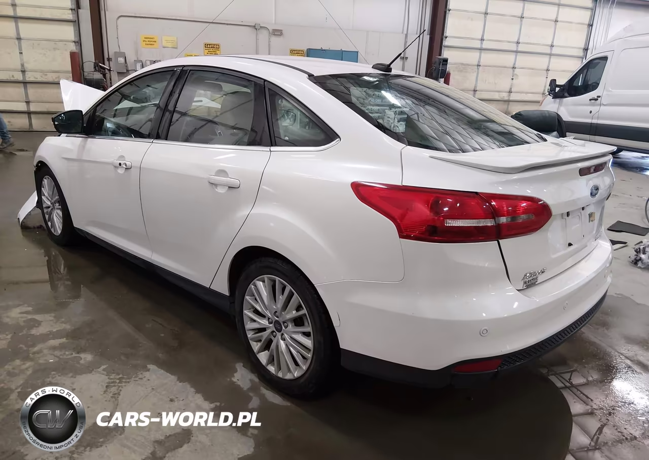 2018 Ford Focus Titanium VIN:1FADP3J28JL281128 - 3