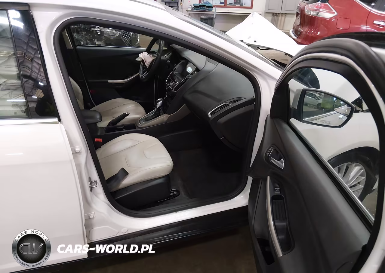 2018 Ford Focus Titanium VIN:1FADP3J28JL281128 - 5