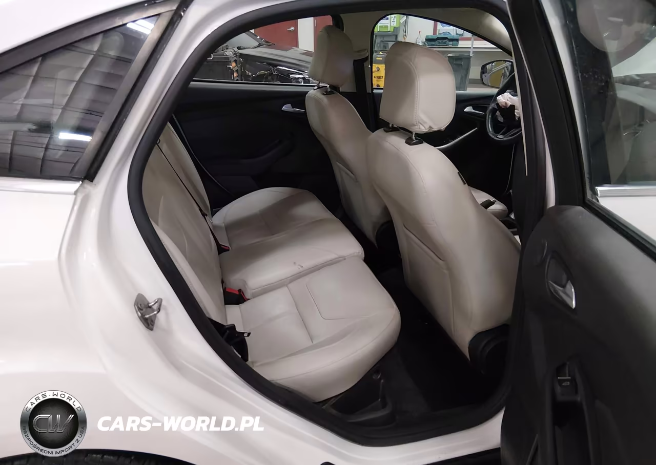 2018 Ford Focus Titanium VIN:1FADP3J28JL281128 - 8
