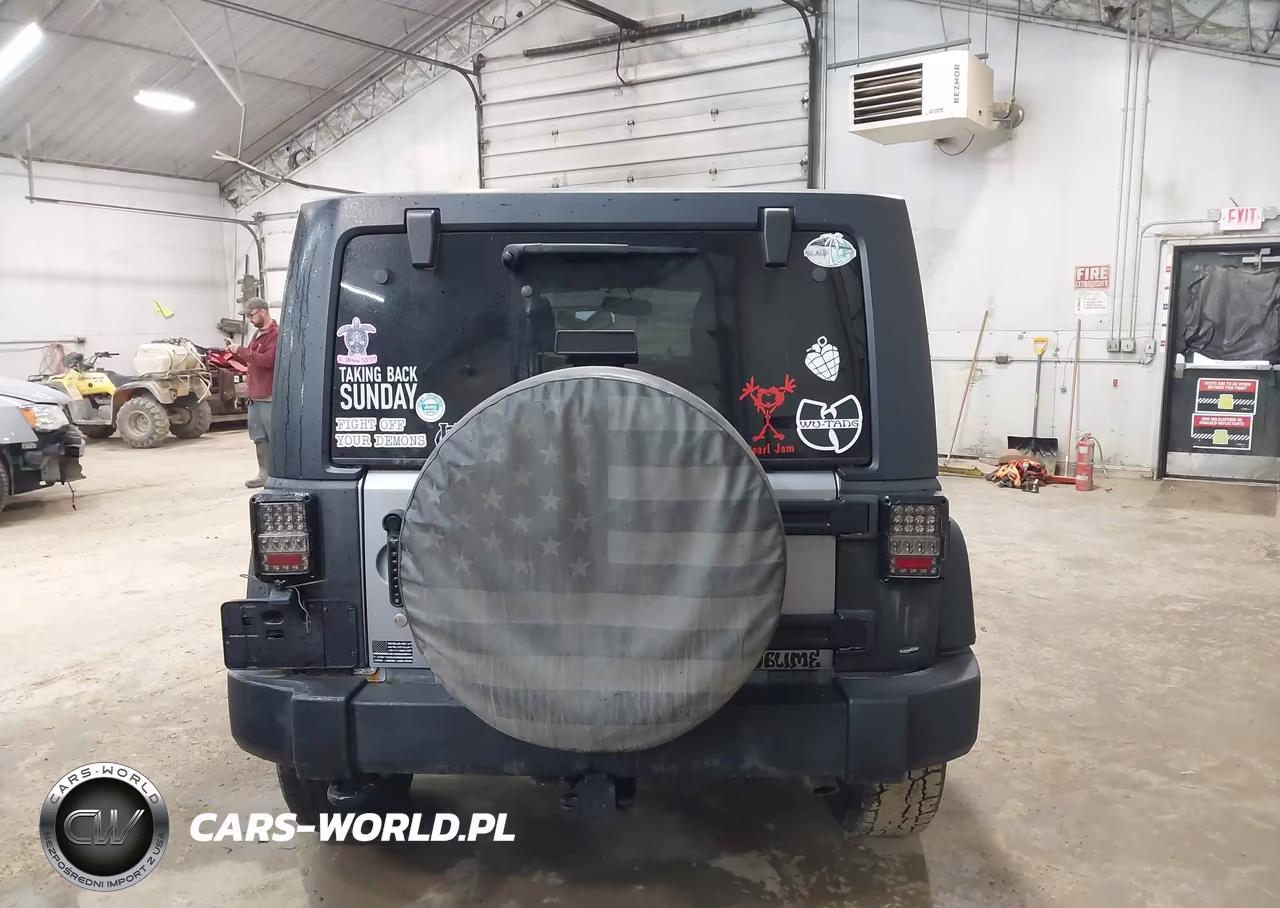 2015 Jeep Wrangler Unlimited Sport VIN:1C4BJWDG7FL713985 - 16