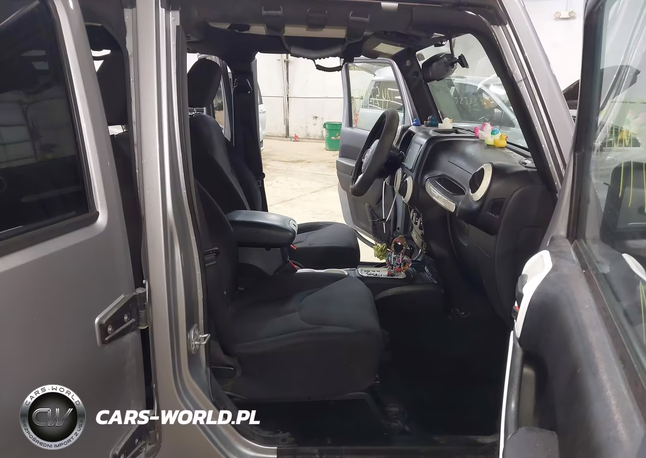 2015 Jeep Wrangler Unlimited Sport VIN:1C4BJWDG7FL713985 - 5