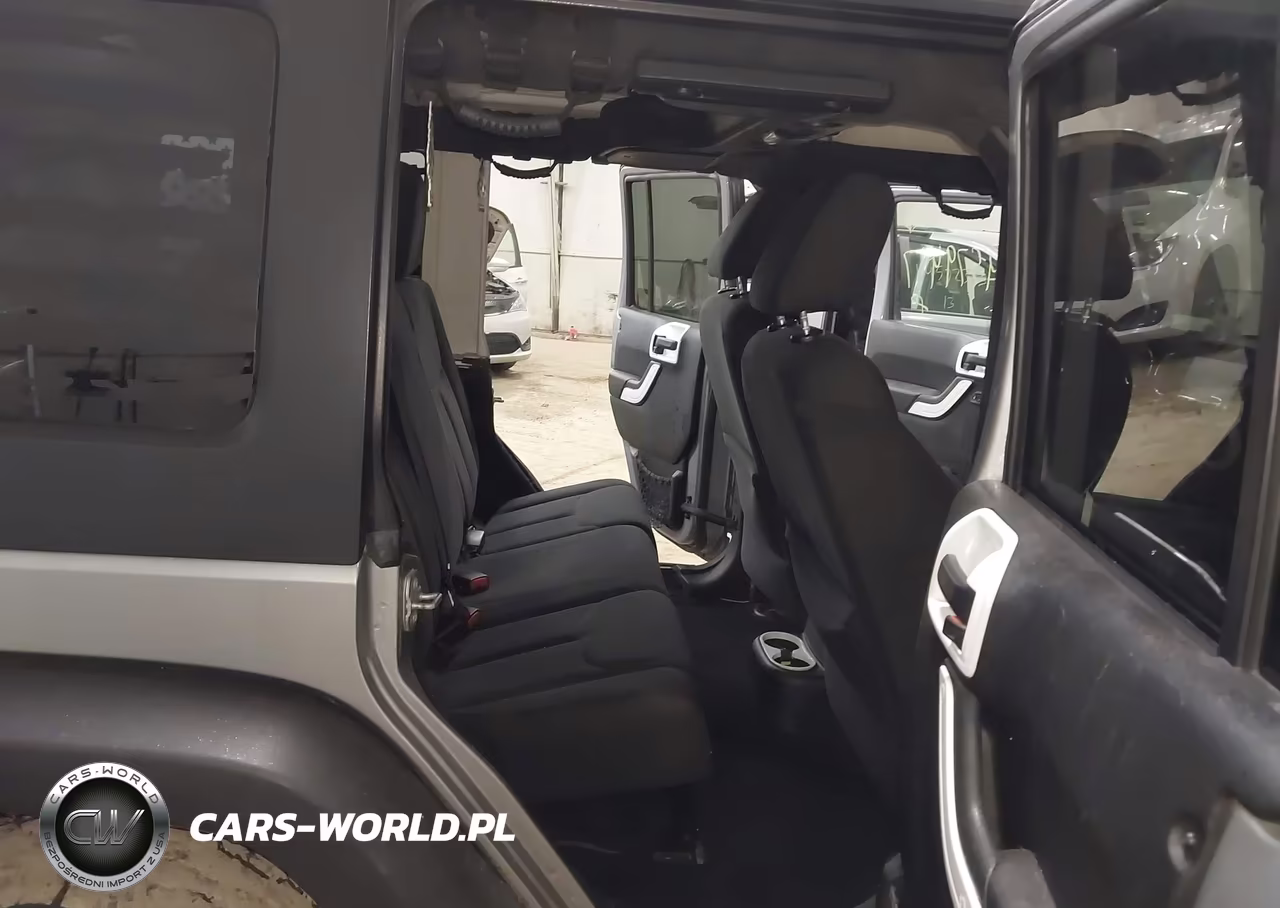 2015 Jeep Wrangler Unlimited Sport VIN:1C4BJWDG7FL713985 - 8