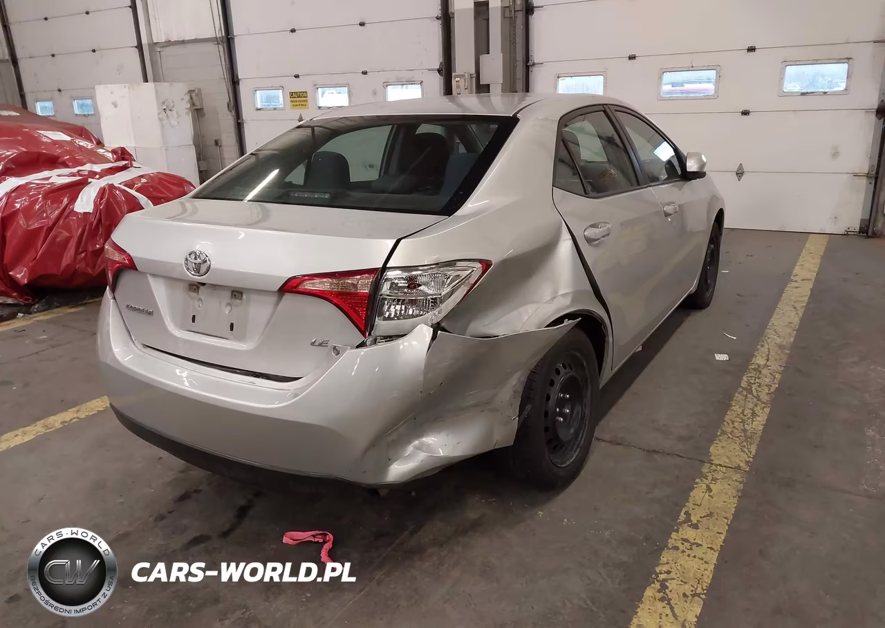 2018 Toyota Corolla Le VIN:5YFBURHE3JP822591 - 4