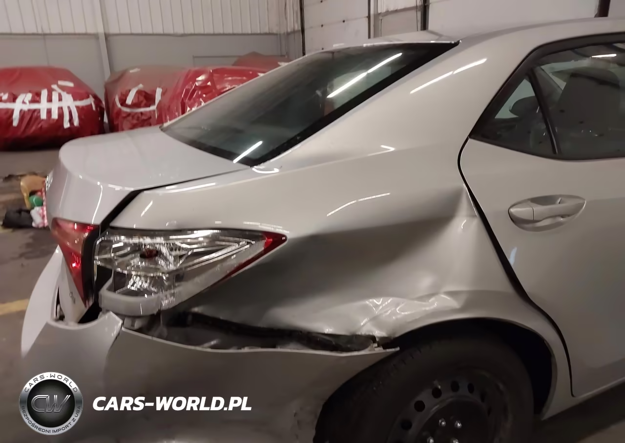 2018 Toyota Corolla Le VIN:5YFBURHE3JP822591 - 6
