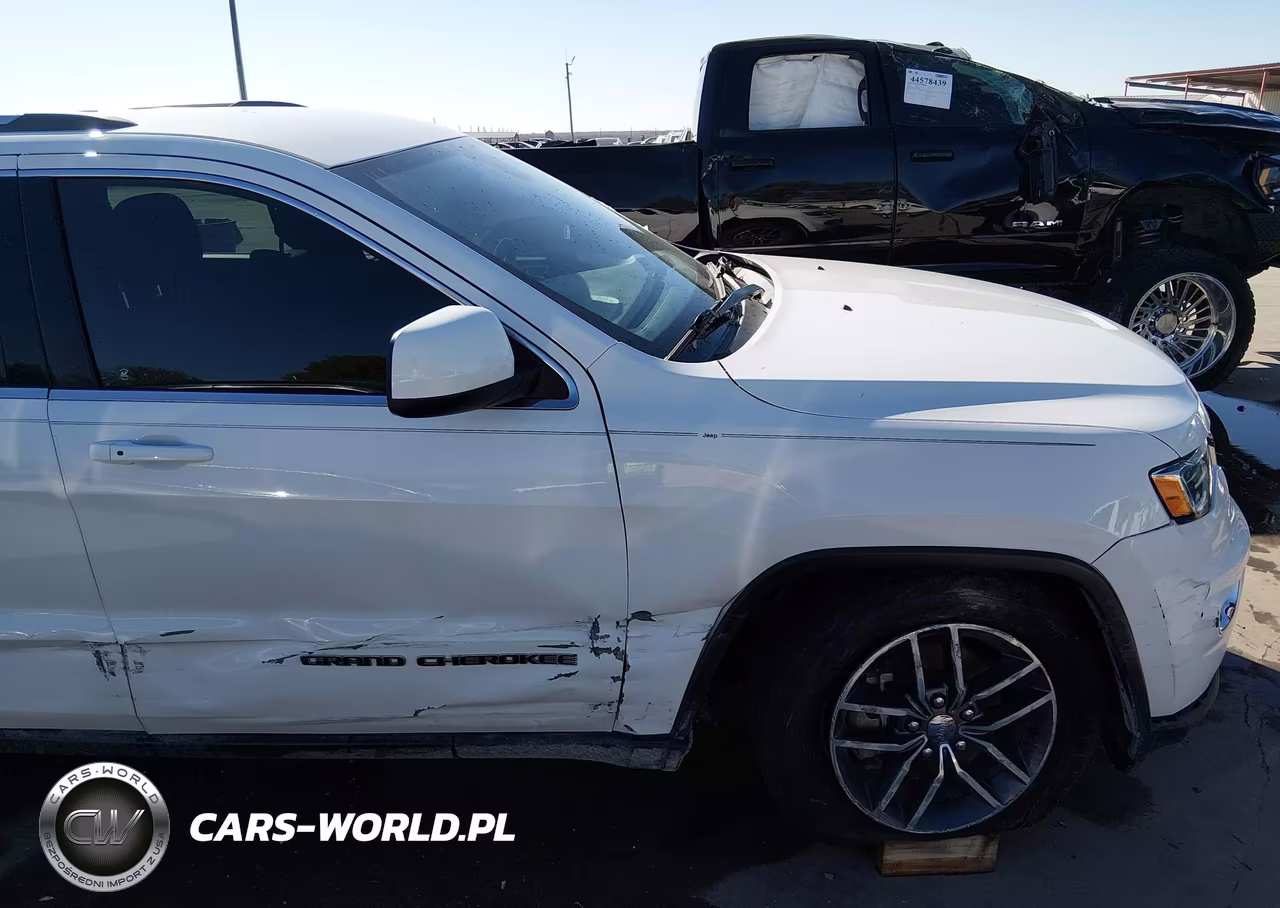2018 Jeep Grand Cherokee Laredo E 4X2 VIN:1C4RJEAG8JC447219 - 17