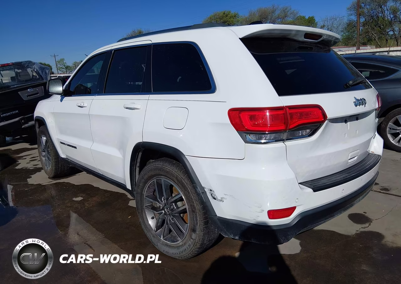 2018 Jeep Grand Cherokee Laredo E 4X2 VIN:1C4RJEAG8JC447219 - 3