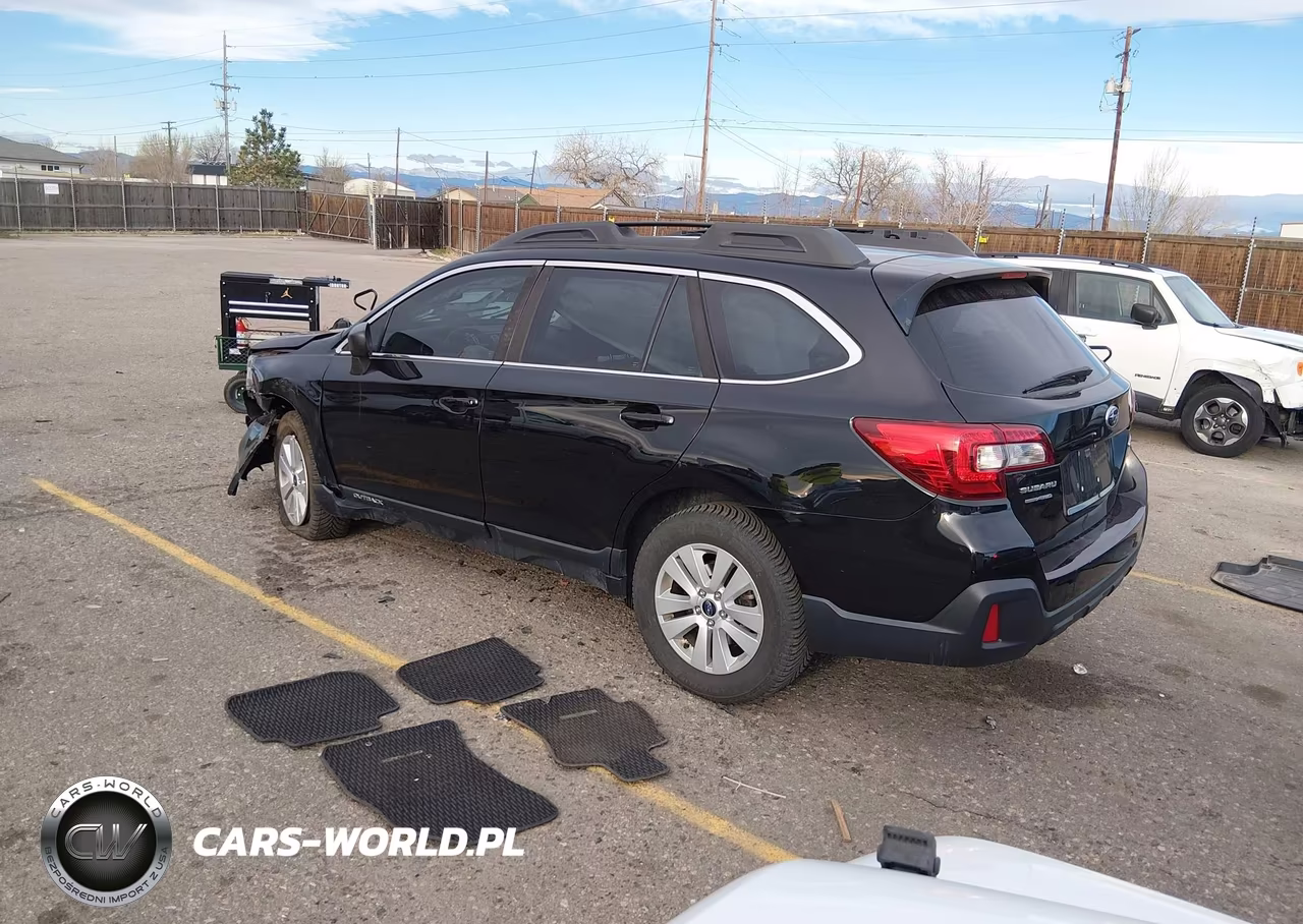 2018 Subaru Outback 2.5I VIN:4S4BSAAC7J3315262 - 3
