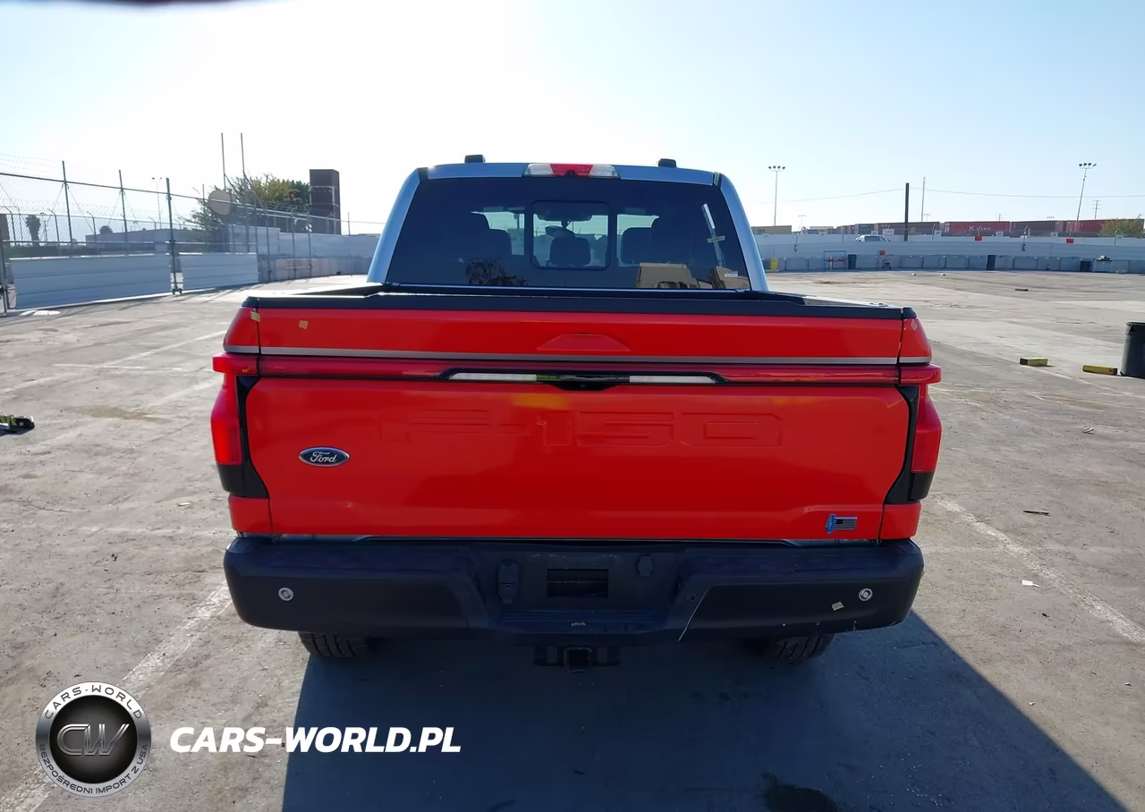 2022 Ford F-150 Lightning Lariat VIN:1FTVW1EL0NWG14449 - 17
