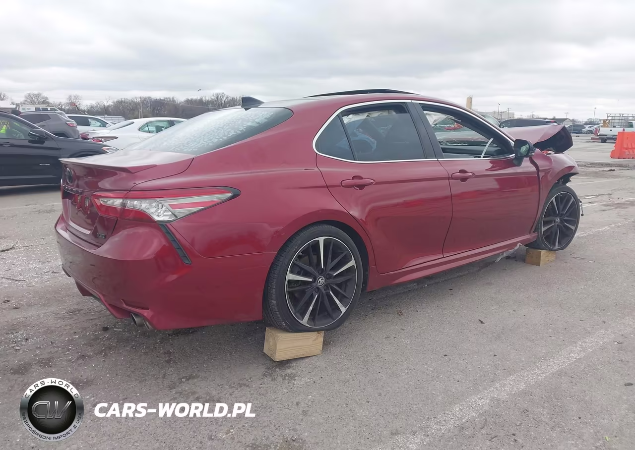 2018 Toyota Camry Xse VIN:4T1B61HK9JU539743 - 4