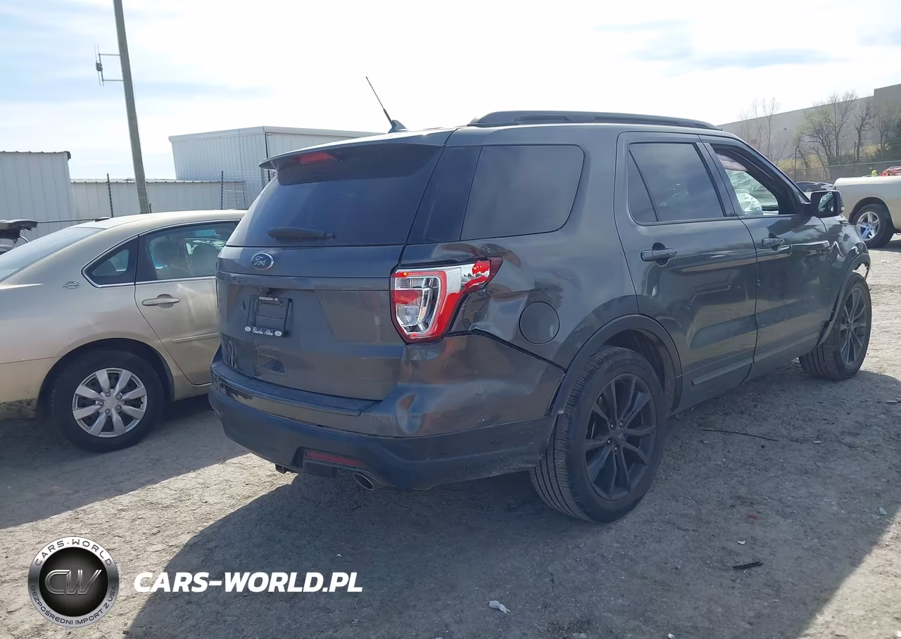 2018 Ford Explorer Xlt VIN:1FM5K7D88JGB30492 - 4