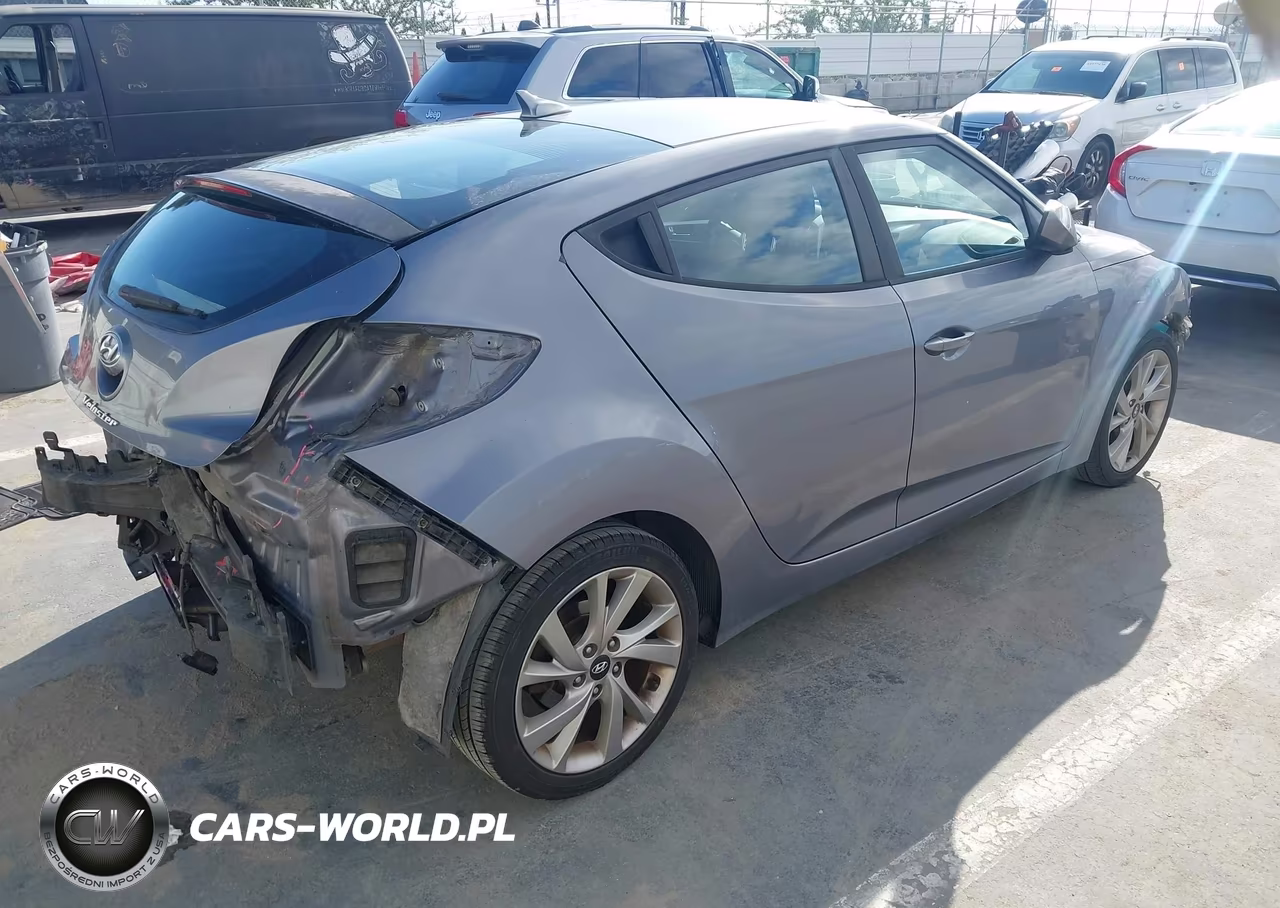 2017 Hyundai Veloster VIN:KMHTC6AD6HU309092 - 4