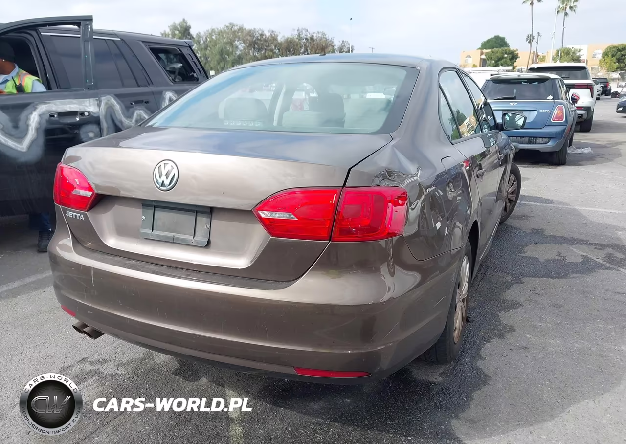 2013 Volkswagen Jetta 2.0L S VIN:3VW2K7AJ3DM391213 - 4