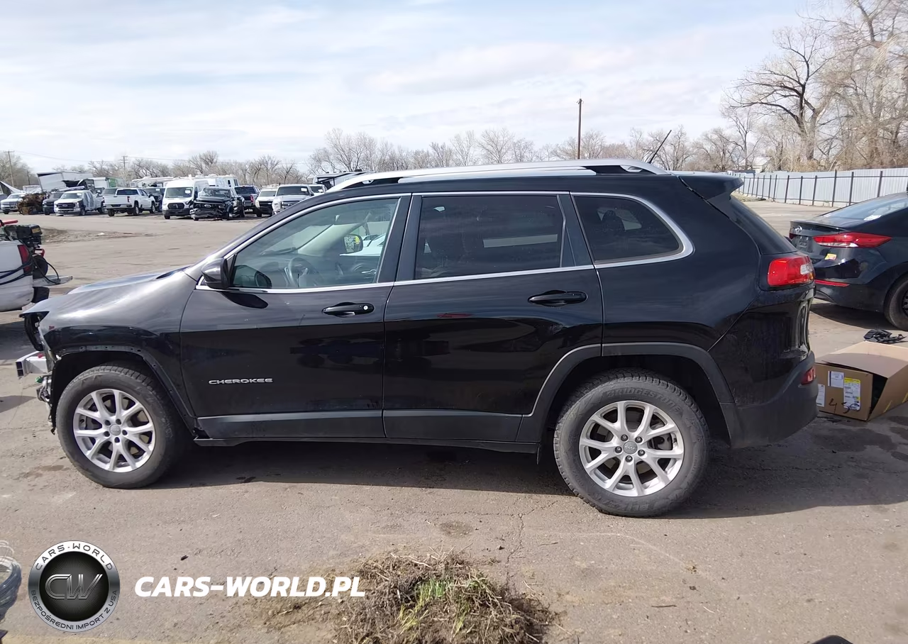 2018 Jeep Cherokee Latitude 4X4 VIN:1C4PJMCB4JD515089 - 15