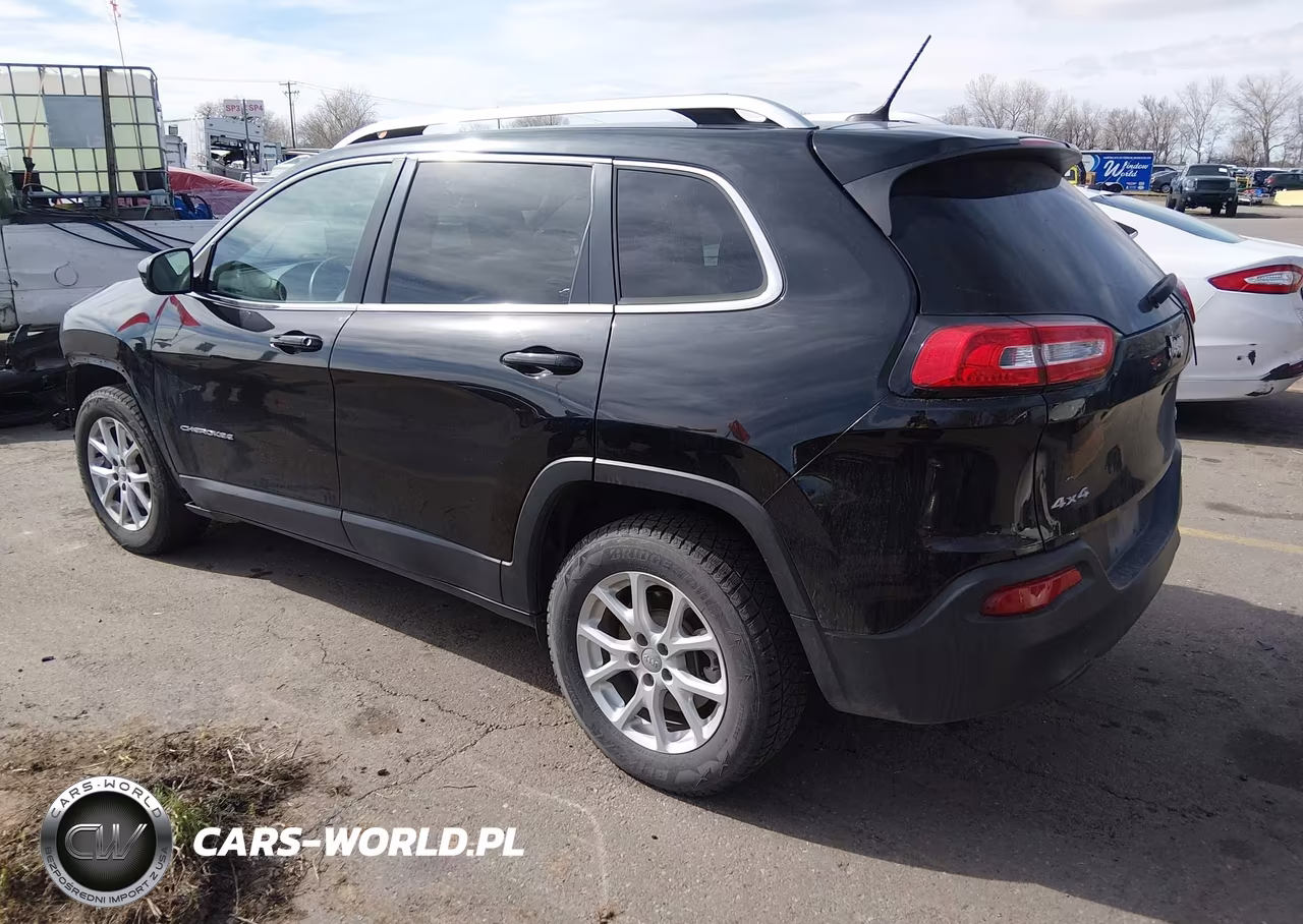 2018 Jeep Cherokee Latitude 4X4 VIN:1C4PJMCB4JD515089 - 3