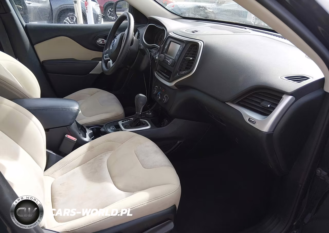 2018 Jeep Cherokee Latitude 4X4 VIN:1C4PJMCB4JD515089 - 5