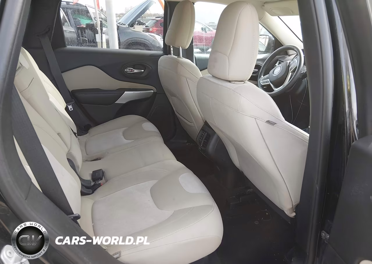 2018 Jeep Cherokee Latitude 4X4 VIN:1C4PJMCB4JD515089 - 8