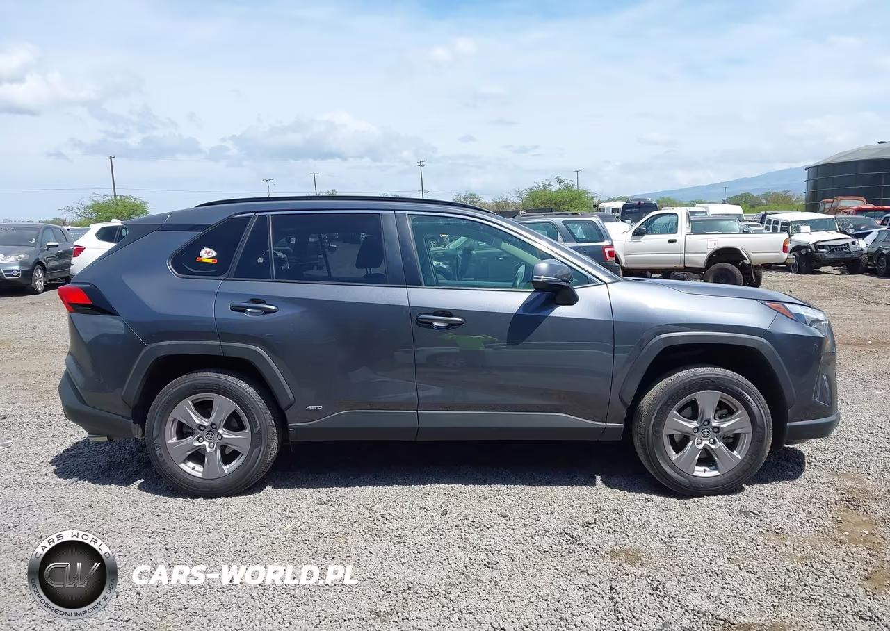 2022 Toyota Rav4 Hybrid Xle VIN:JTMRWRFV7ND143962 - 13