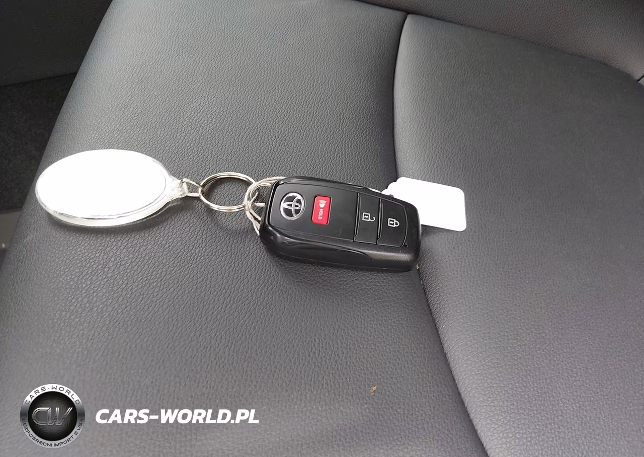 2026 Toyota Corolla Cross Xle VIN:7MUEAAAG0TV178549 - 11