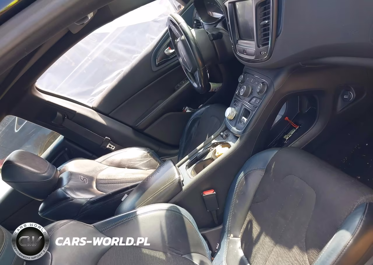 2015 Chrysler 200 S VIN:1C3CCCBG0FN735982 - 5