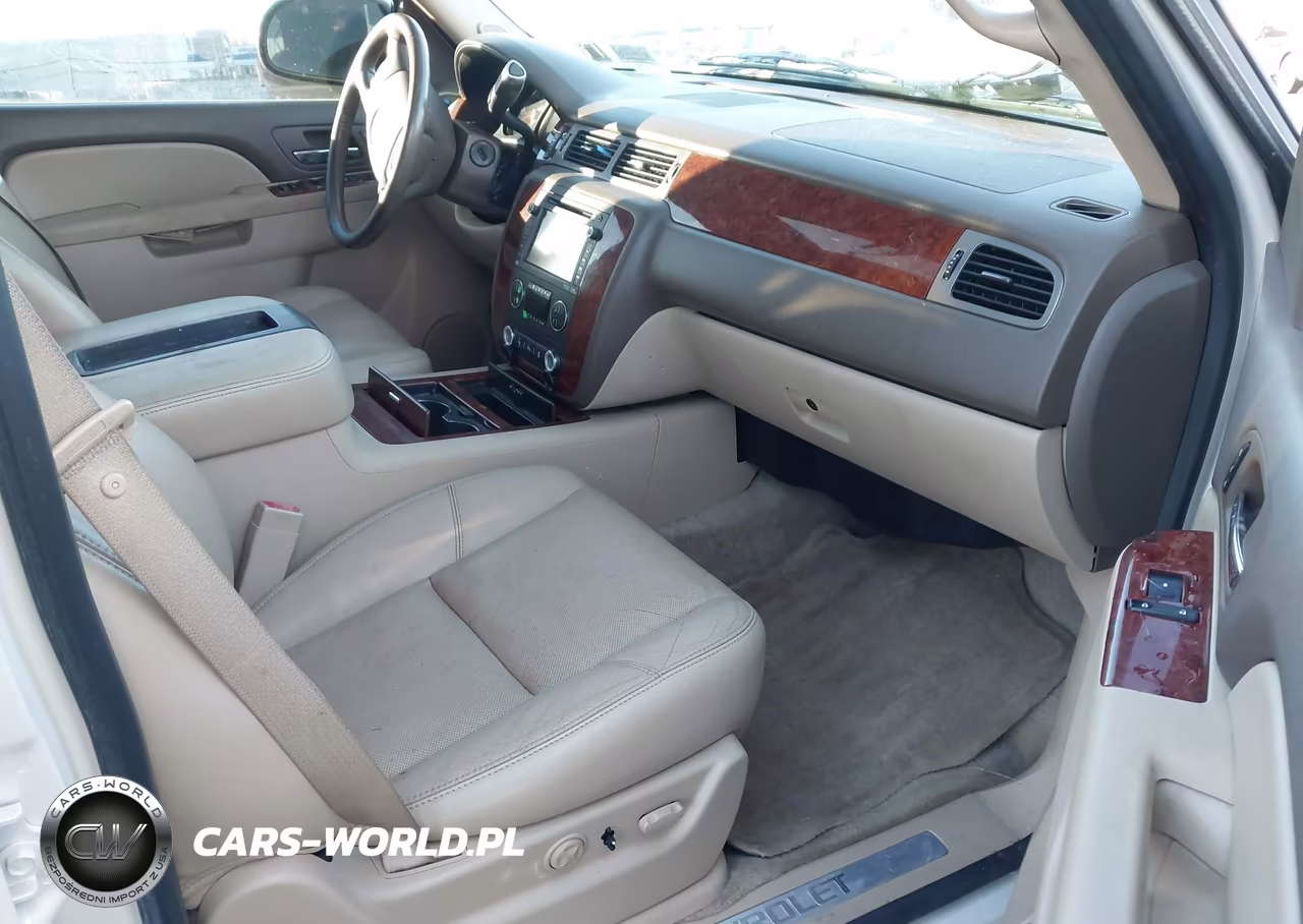 2012 Chevrolet Tahoe Ltz VIN:1GNSKCE00CR324747 - 5