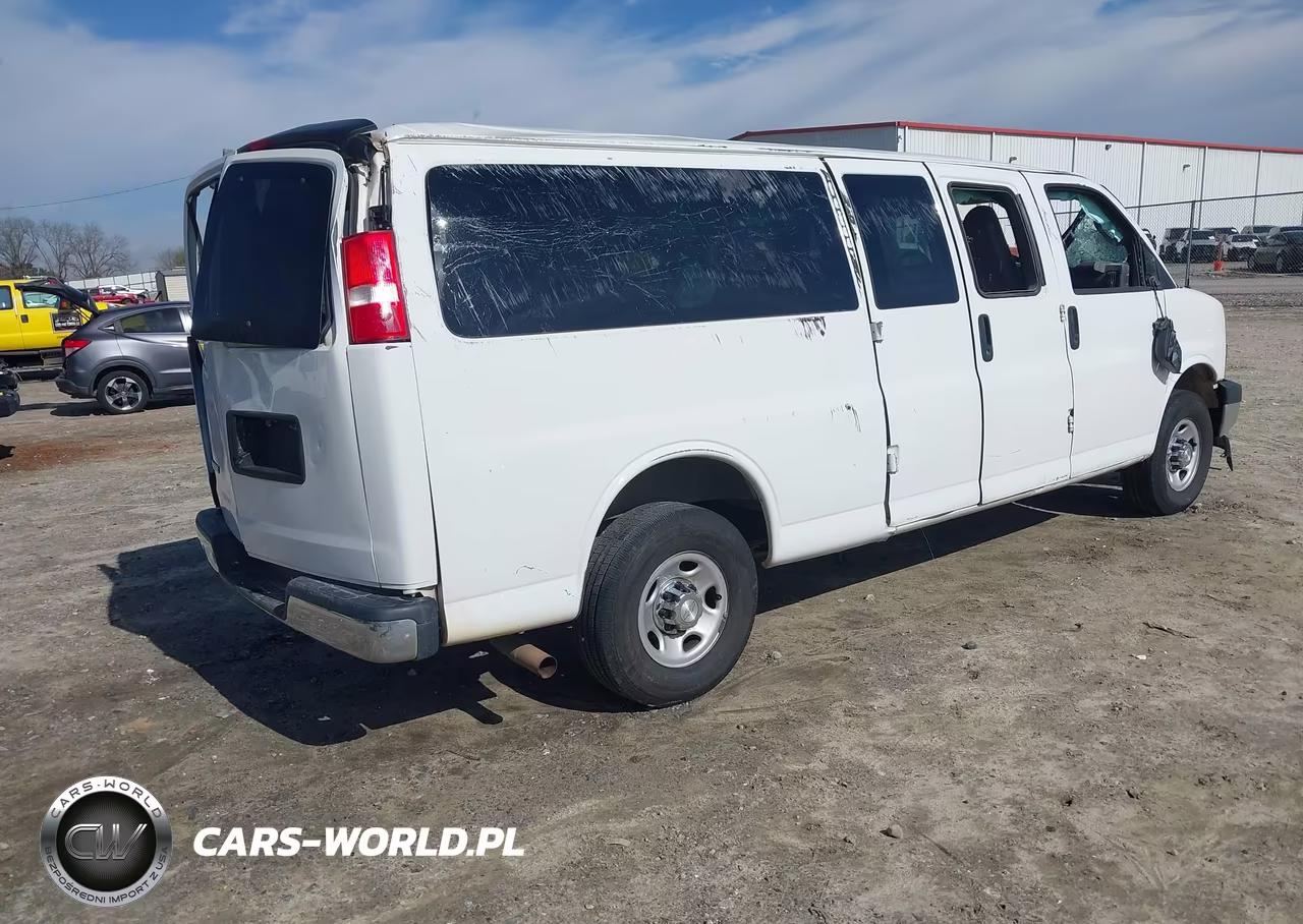 2018 Chevrolet Express 3500 Lt VIN:1GAZGPFG2J1322692 - 4