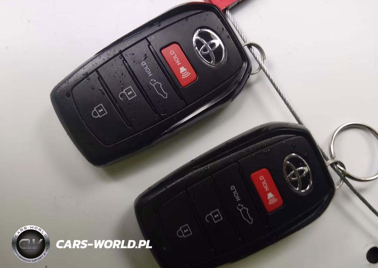 2026 Toyota Corolla Cross Xle VIN:7MUDAABG0TV165195 - 11