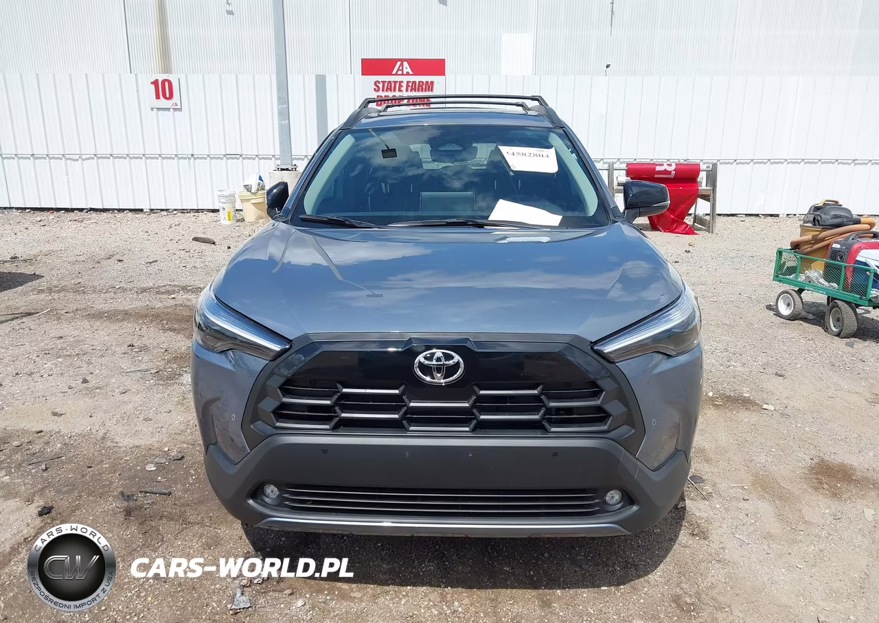 2026 Toyota Corolla Cross Xle VIN:7MUDAABG0TV165195 - 13