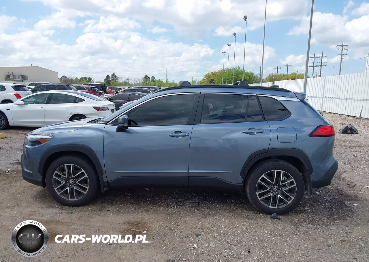 2026 Toyota Corolla Cross Xle VIN:7MUDAABG0TV165195 - 15