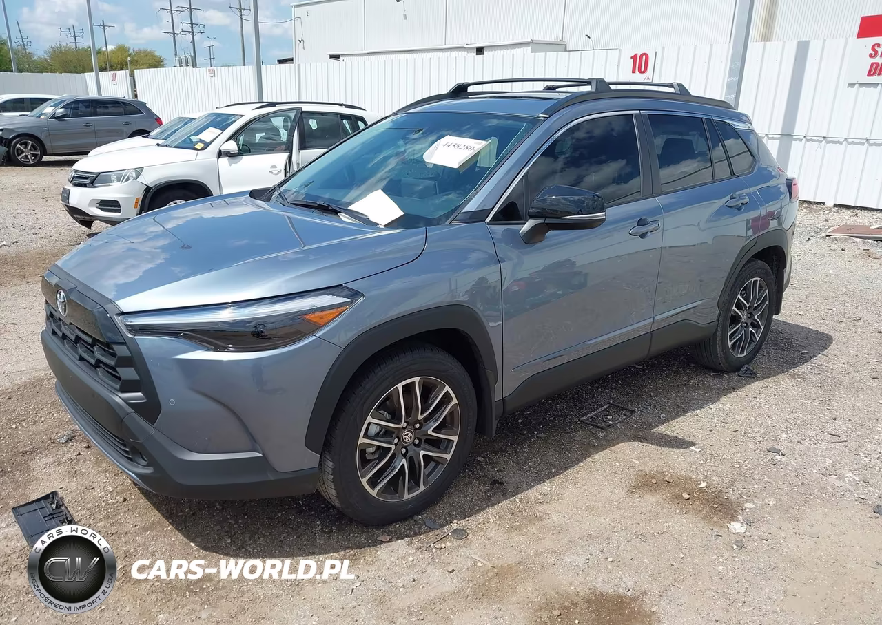 2026 Toyota Corolla Cross Xle VIN:7MUDAABG0TV165195 - 2