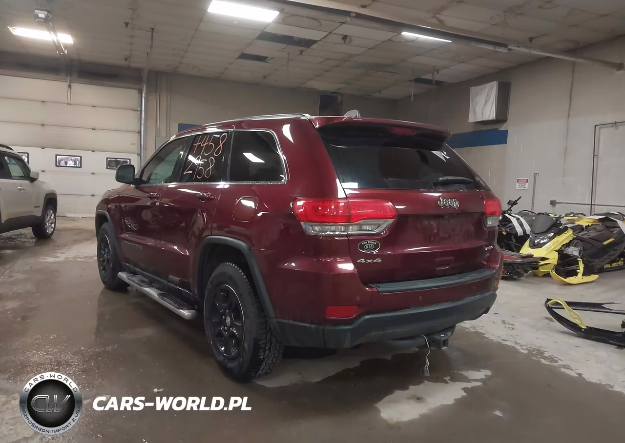 2017 Jeep Grand Cherokee Laredo 4X4 VIN:1C4RJFAG5HC674626 - 3