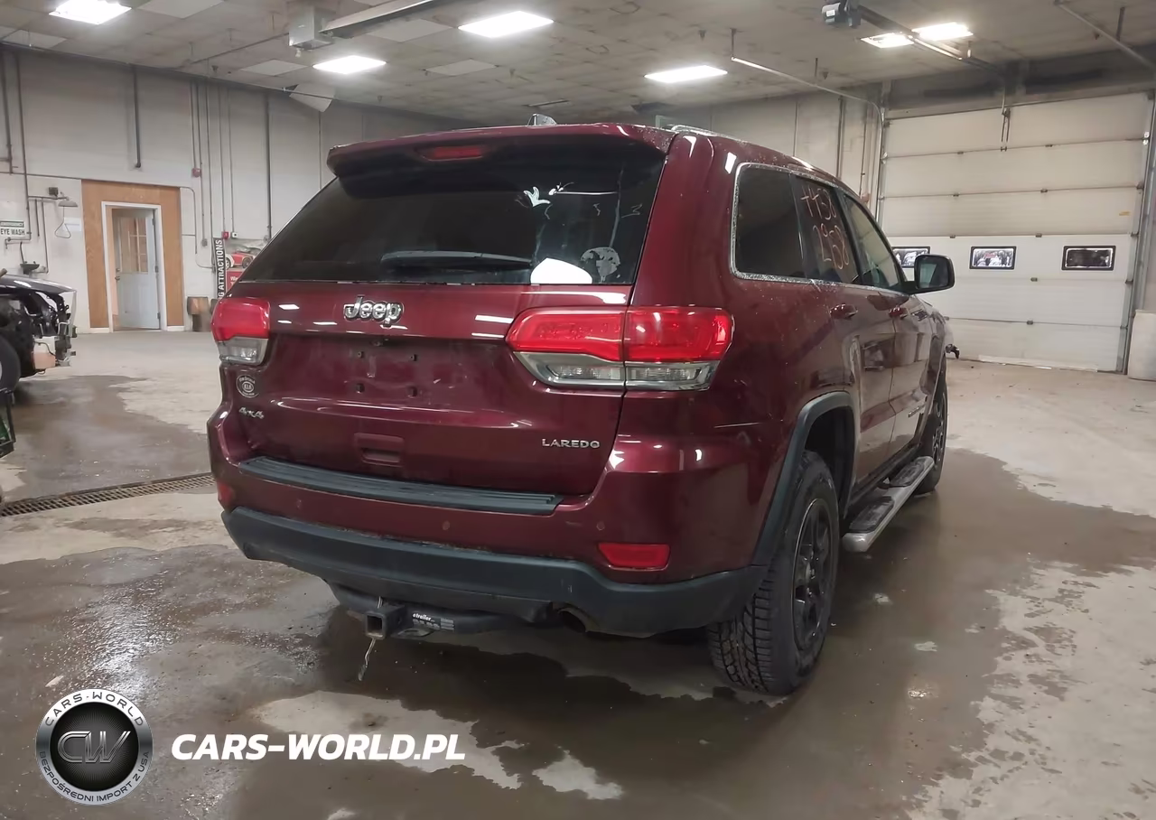2017 Jeep Grand Cherokee Laredo 4X4 VIN:1C4RJFAG5HC674626 - 4