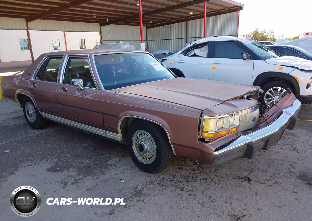 1990 Ford Crown Victoria